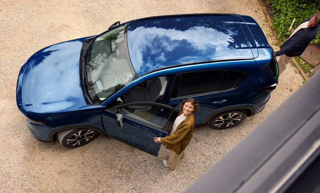 Exterior Colour: Navy Blue Mica &ldquo;The All-New CX-5 (Overseas specification model)&rdquo;