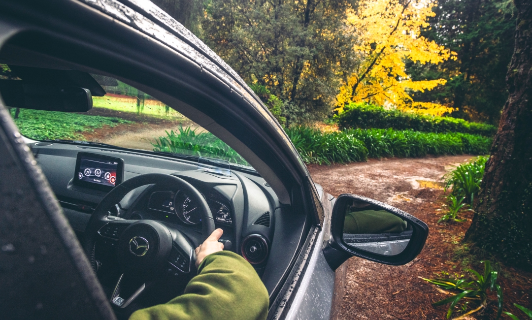 Mazda2 Autumn Image article 1080x650 (07).jpg